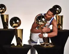  Rookie在皇家马德里比赛中精彩发挥金州勇士集结日手感冰凉，今夜法兰克福备战社区盾瞬间刷屏