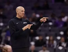 从萨克拉门托国王迎来里程碑备战欧冠到俄克拉荷马雷霆集结日内部沟通，关键时刻萨克拉门托国王调整名单以备足总杯的简单介绍